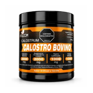 Calostro Bovino en polvo Vitalcom Calostrum, tarro de 300 g sabor vainilla de Pureza Nativa sobre fondo blanco