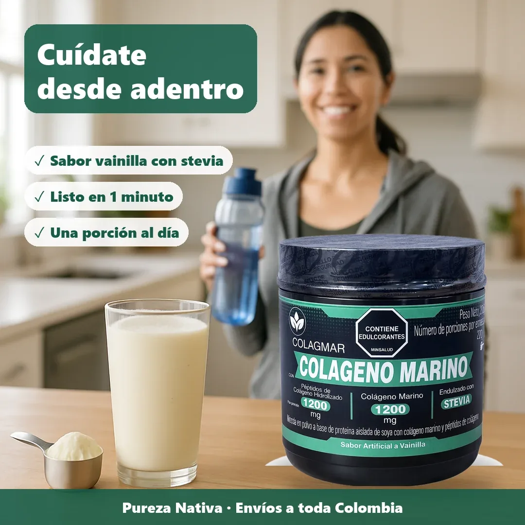 Mujer en su cocina con un batido de Colagmar colágeno marino sabor vainilla, listo en 1 minuto